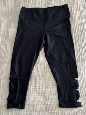 GAIAM Women’s Black Activewear Cropped Leggings w/ Side Criss-cross Detail - XL